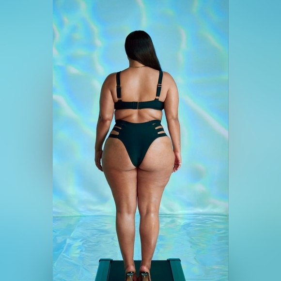 Tabria Mayors- Women's Elegant Black Cut-Out One-Piece Swimsuit Plus Size 2XL - Picture 2 of 10